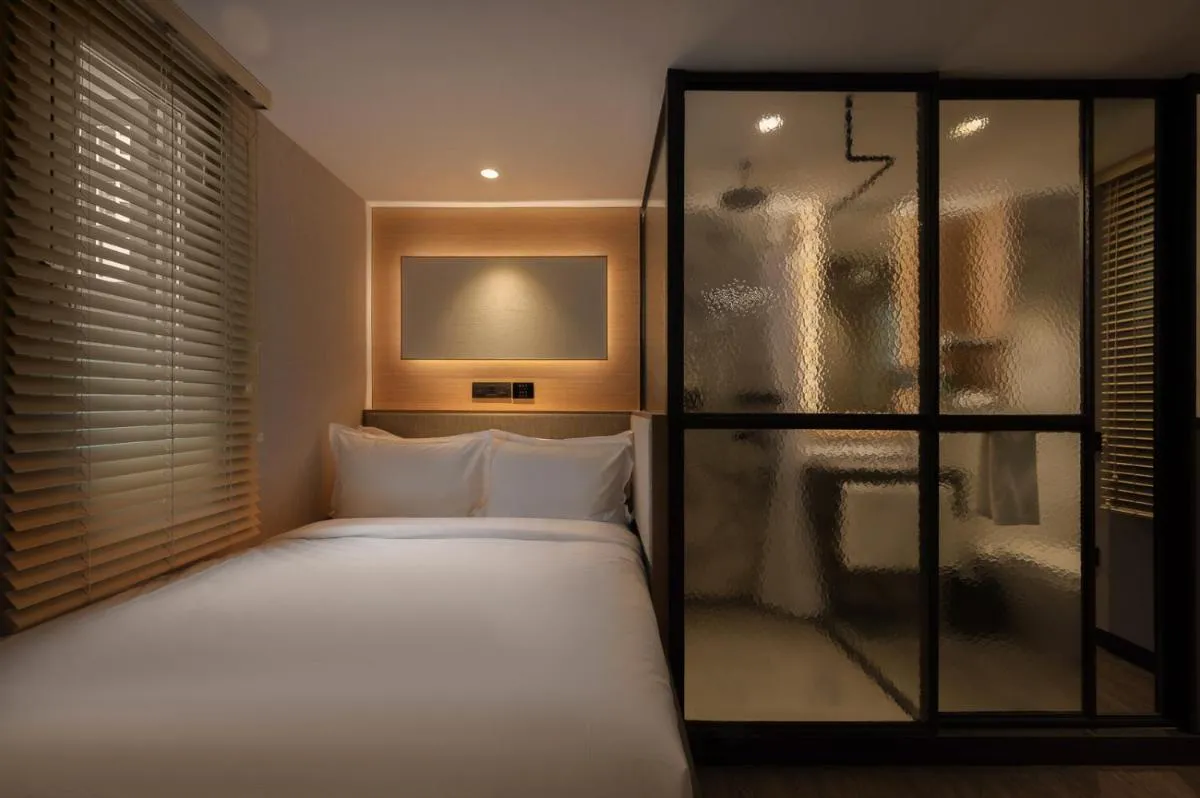Image 1 of Claude Hotel