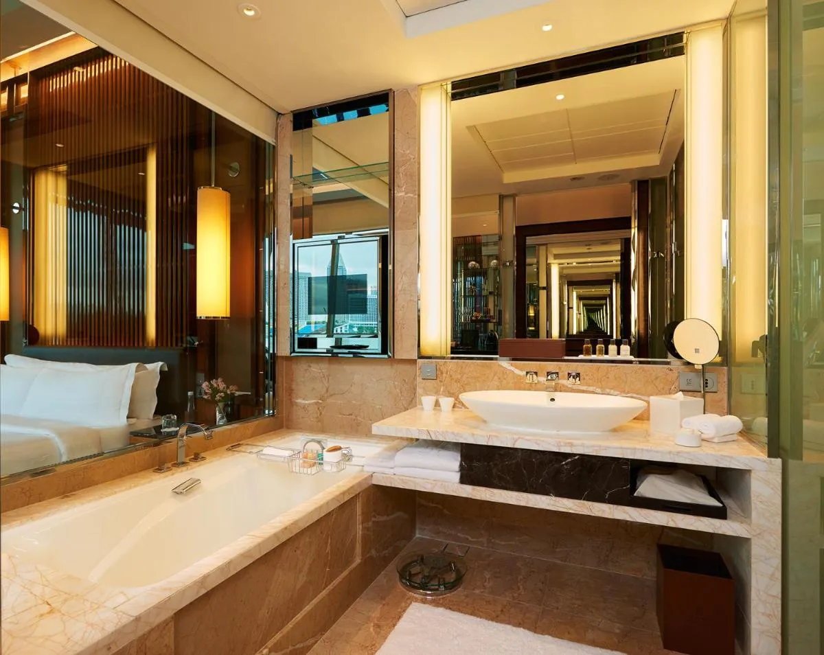 Image 2 of The Fullerton Bay Hotel Singapore